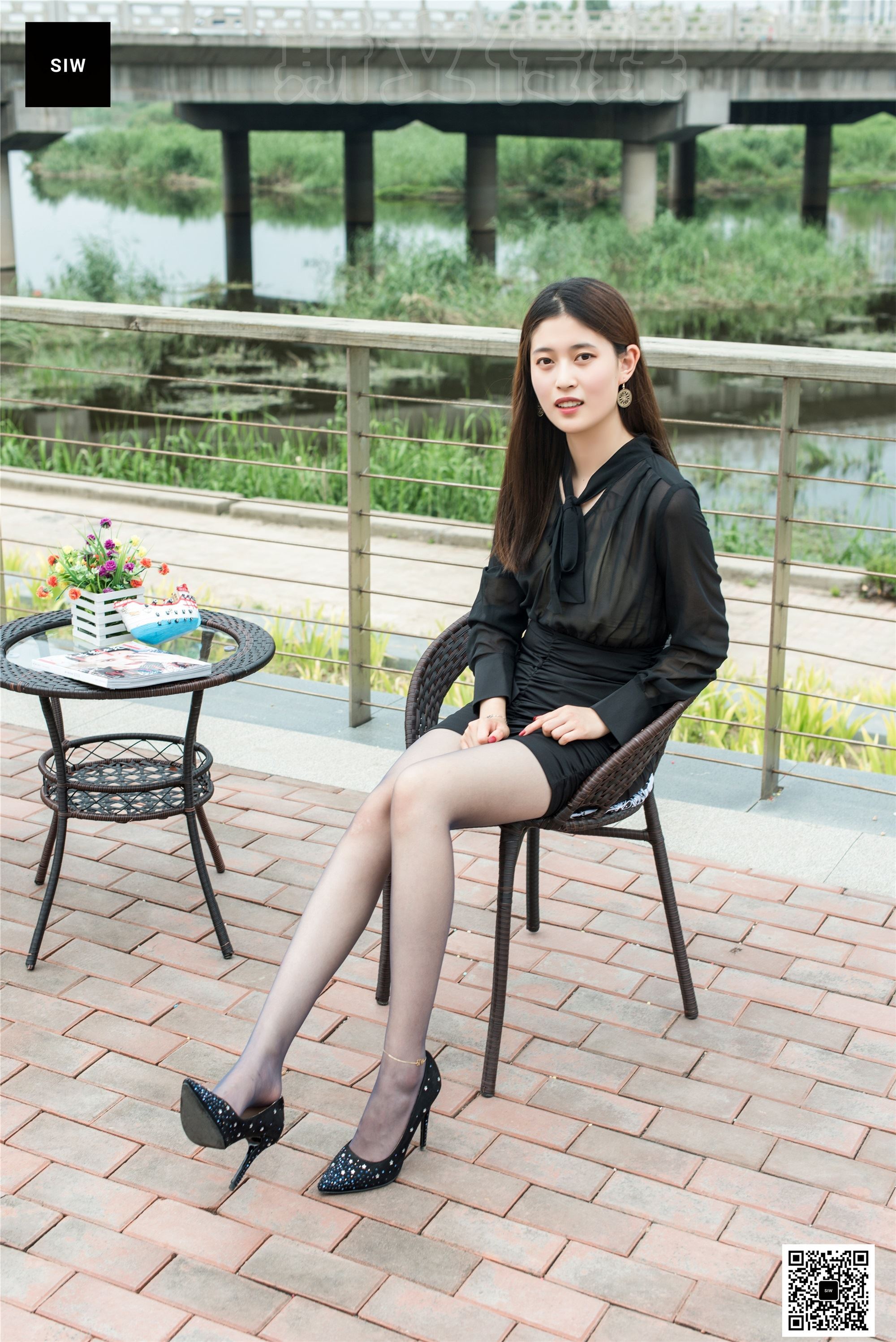 SIW斯文传媒 049 黑色薄纱长袖挂脖丝带连衣裙 - 甄真